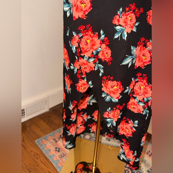 Floral Off-Shoulder Black Dress - Picture 5 of 9